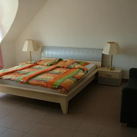 Zoldhaz Bio Panzio Guest house *