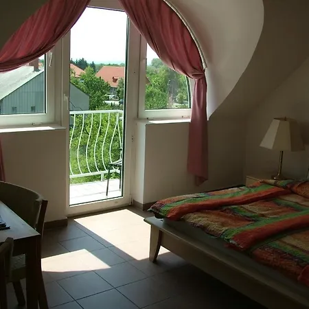 Zoldhaz Bio Panzio * 기에네스디아스