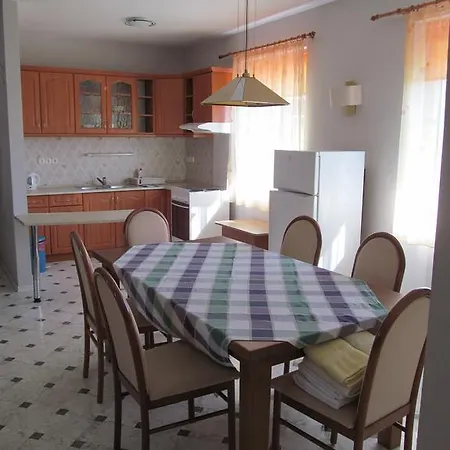 Zoldhaz Bio Panzio Guest house *